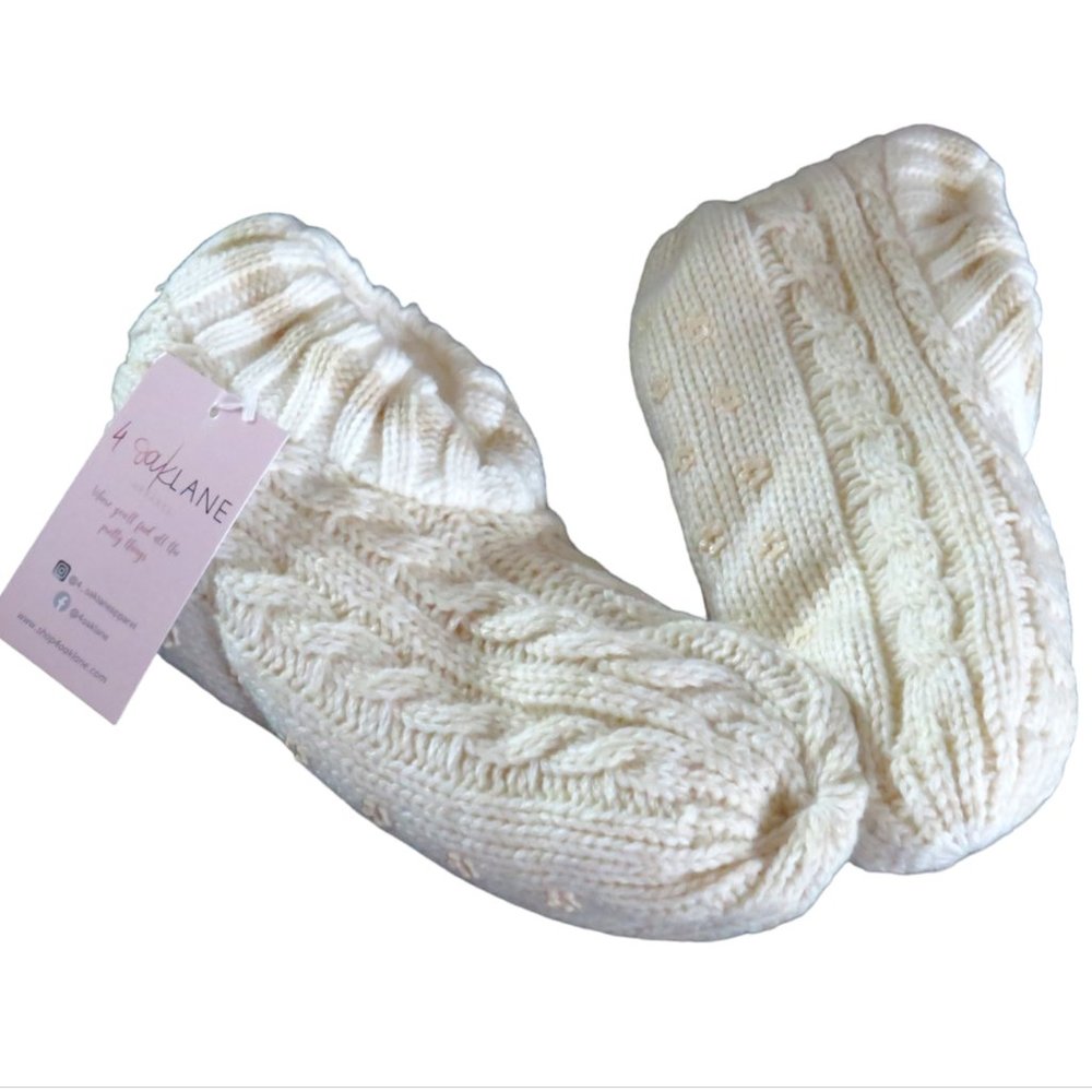 4 Oak Lane Apparel Ivory Plush Cable Knit Slipper Socks, Size Small-Medium